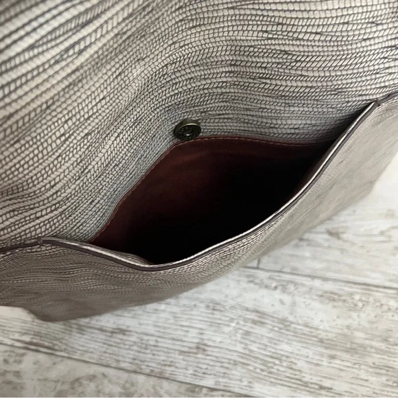 Authentic Fossil Women's Cowhide Leather Shoulder Bag w/Key Hobo Style EUC! - Picture 13 of 16